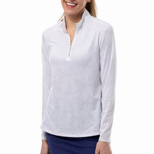 Load image into Gallery viewer, SanSoleil Solshine Foil Prnt Mock Wmn LS Sun Shirt - White/Gold/XL
 - 3