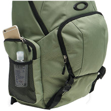 Load image into Gallery viewer, Oakley Blade Wet/Dry 30L Backpack
 - 4