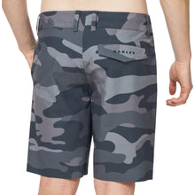 Load image into Gallery viewer, Oakley Hybrid Camo 19 Mens Shorts
 - 5